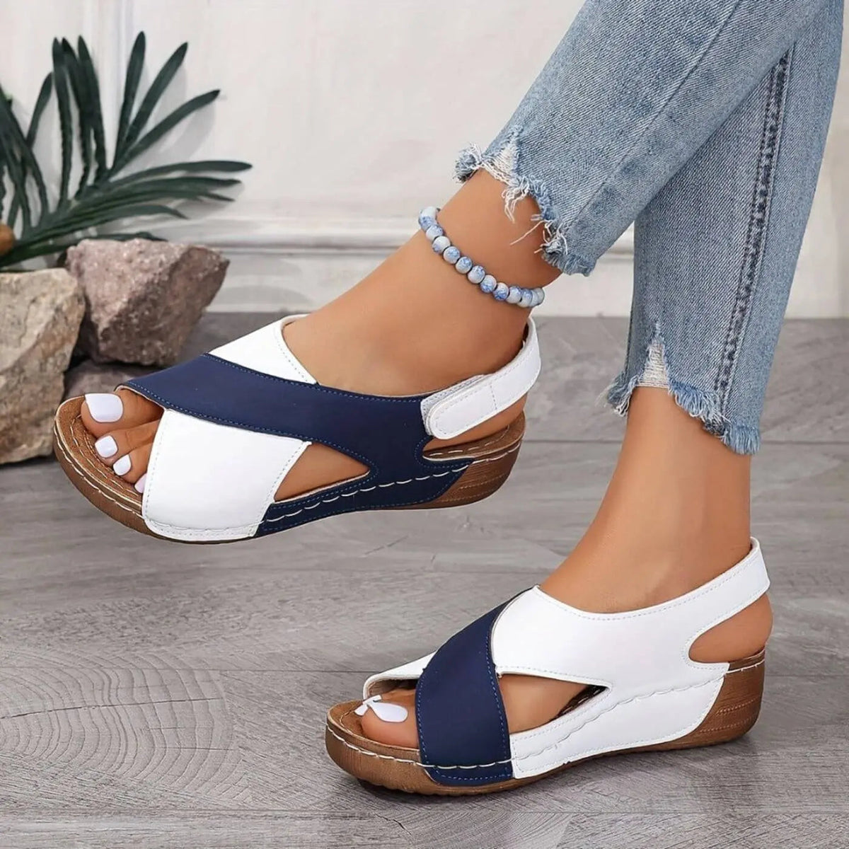 Nicole – Orthopaedic sandals with open toe