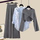  Ensemble trois pièces : pull gris + chemise bleue + pantalon large gris