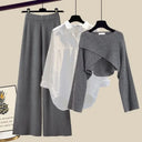  Ensemble de trois pièces : pull gris + chemise blanche + pantalon large gris
