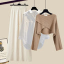  Ensemble trois pièces : pull couleur café + chemise blanche + pantalon large abricot