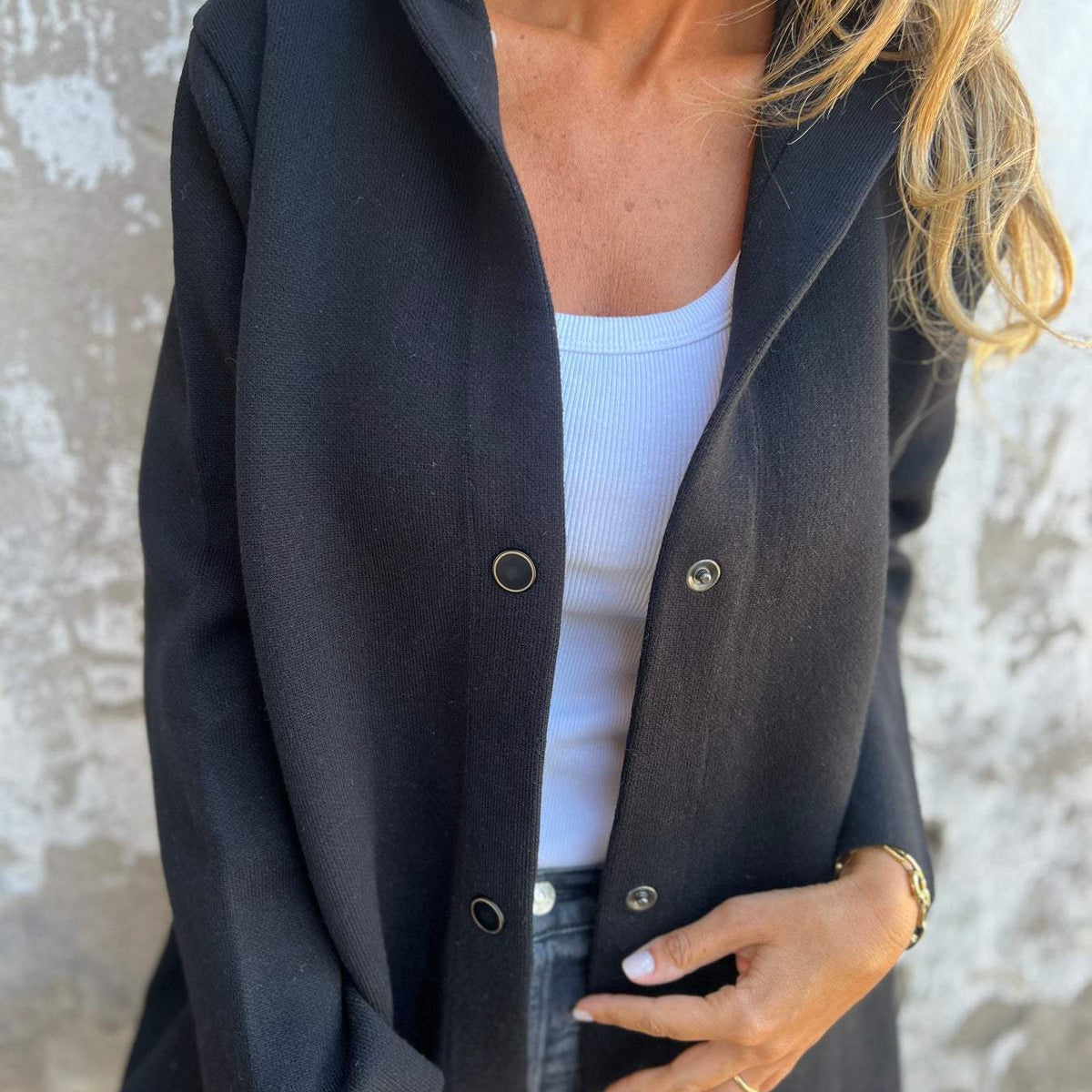 Arianna | Cardigan à capuche avec détails en boutons