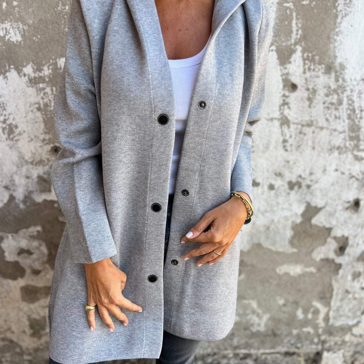 Arianna | Cardigan à capuche avec détails en boutons